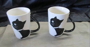 lot 32 image: Black Tail Cat Mug Set...