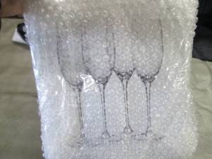 lot 40 image: 4 Mikasa 8 oz Champagne Flutes...