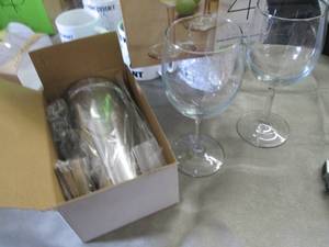 lot 62 image: 2 Libbey Wine Glasses, Cocktail Sha...