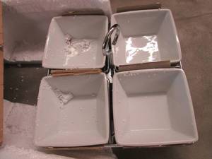 lot 87 image: 4 Dish Serving Set...