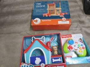 lot 147 image: 3 Assorted Toys W3...