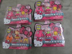 lot 159 image: 4 Hello Kitty Mini-Dolls W3...