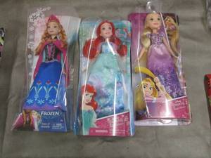 lot 182 image: 2 Princess & 1 Frozen Doll ZZ3...