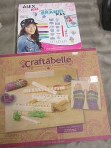 lot 187 image: 2 Craft kits ZZ3...
