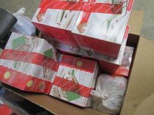 lot 230 image: Large Lot of Gingerbread Houses- pa...