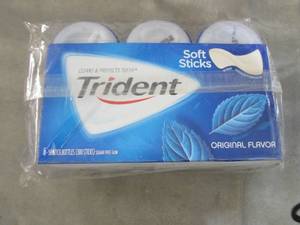 lot 252 image: 6- 50 Stick Bottles of Trident Gum...