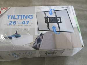 lot 410 image: Tilting TV Wall Mount 26-47 inch op...