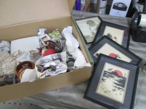 lot 413 image: Box of Misc Dcor & Collectables...