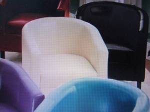 lot 423 image: Hudson Barrel Chair open box Retail...