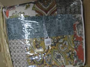 lot 431 image: King Comforter open box Retail $111...