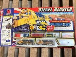 lot 7 image: HO Diesel Blaster Electric Train Set