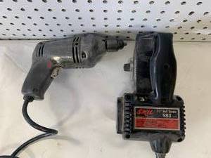 lot 27 image: Skil Belt Sander & Electric Drill