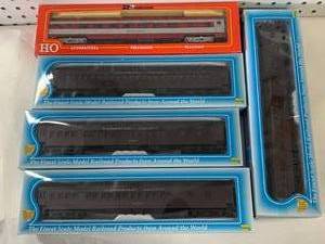 lot 30 image: Ho Canadian Pacific Boxed Passenger Set