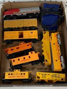 lot 34 image: HO Union Pacific Train Assortment