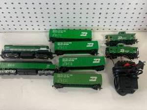 lot 42 image: HO Burlington Northern Train Assortment