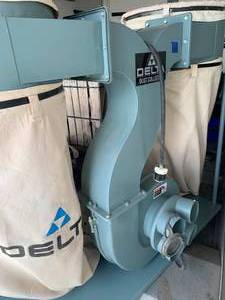 lot 76 image: Delta Dust Collector Four Bag 220 Volt 30 Amp