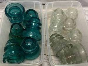 lot 86 image: 2 Tubs on Hemingray Glass Insulators