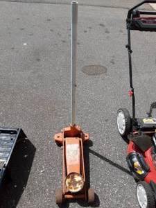 lot 12 image: 2 12 Ton Floor Jack