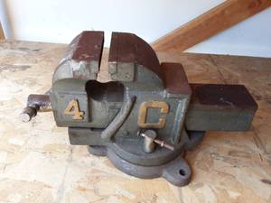 lot 16 image: 4C Bench Vice