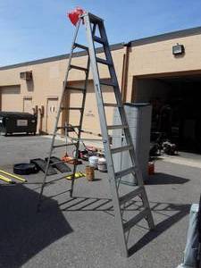 lot 17 image: 10 Ft. Aluminum Ladder