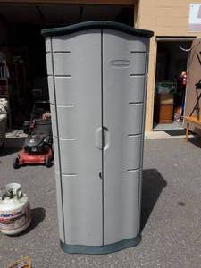 lot 20 image: Rubbermaid Back Yard Storage Closet 20x30x70