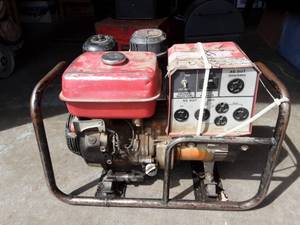 lot 29 image: Honda EG 3500X Generator 120-240 Volt Output (Starts With Starting Fluid No Gas To Test)