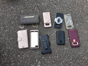 lot 53 image: Cell Phones, Cases & Wallets