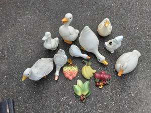 lot 54 image: Lot Of Ceramic Ducks