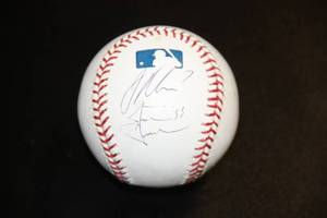 lot 2 image: Minnesota Twins Justin Morneau & Joe Mauer Dual Autograph Baseball JSA COA