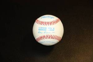 lot 9 image: Minnesota Twins Tom Brunansky Autograph Baseball