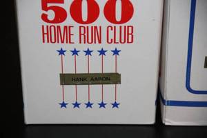 lot 37 image: Sports Impressions Hank Aaron & Dwight Gooden Figurine Lot  3 Figures