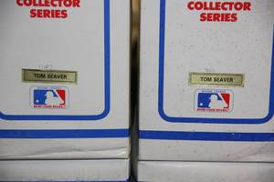 lot 40 image: Sports Impressions Tom Seaver Figurine Lot  8 Figures
