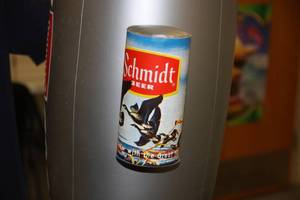 lot 46 image: Vintage 1978 Schmidt Beer Inflatable Blimp Zepplin