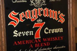 lot 49 image: Seagrams Seven Crown Whiskey Mirrored Sign