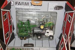 lot 65 image: Vintage John Deere Farm Toys Reseller Lot  5 Sets