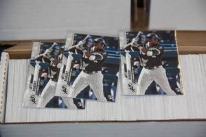 lot 92 image: 2018 2019 2020 Topps & Topps Chrome Baseball Card Lot  Luis Robert Rookies
