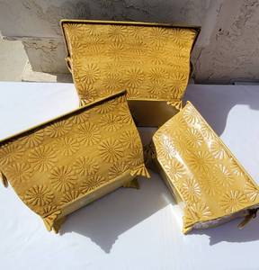 lot 58 image: Set of Decorative Golden Pots