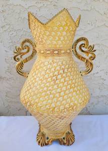 lot 67 image: Lovely Gold & Bronze Vase Set