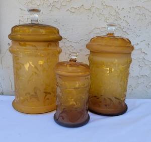 lot 76 image: Gold Cannister & Serving Tray Collection