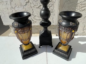 lot 3 image: Beautiful Decorative Vases and More