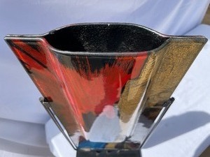 lot 20 image: Stunning Colorful Vase