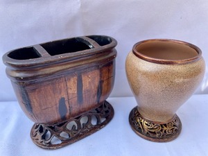 lot 31 image: Bathroom Accessories