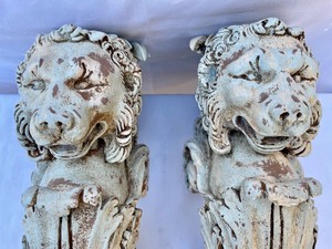 lot 40 image: Lion Wall Decor