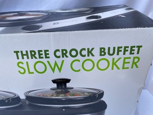 lot 49 image: TRU 3 Crock Buffet Slow Cooker