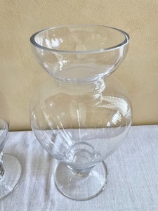 lot 120 image: 2 Vases