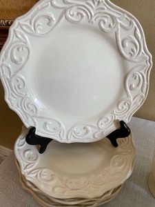 lot 123 image: Chris Madden Dishware