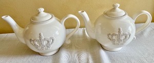 lot 114 image: Vase and 2 Teapots