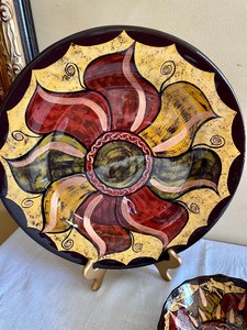lot 105 image: Decorative Platter and Bowl Set