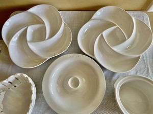 lot 106 image: Serving Platters