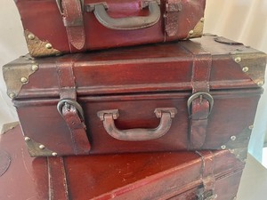lot 150 image: 3 Vintage Looking Suitcases